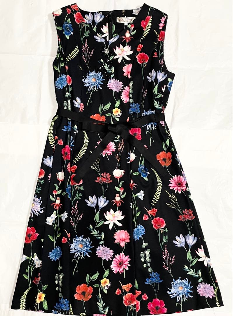 はわいです❤︎希少❤︎新品４４スーパービューティー花柄ノースリーブ