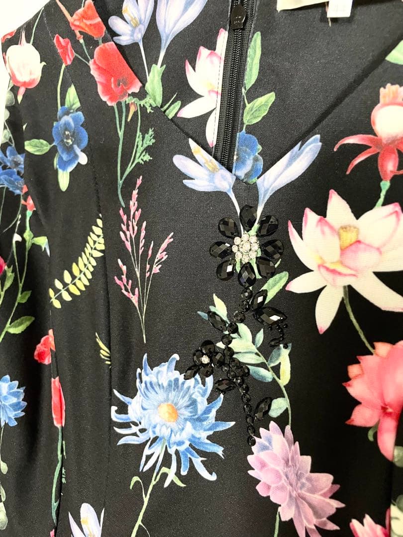 はわいです❤︎希少❤︎新品４４スーパービューティー花柄ノースリーブ