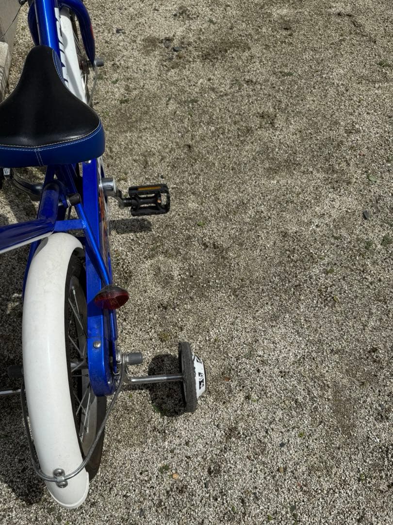 トミカ 幼児用自転車 青 前カゴ付き ヘルメット付き 1月まで