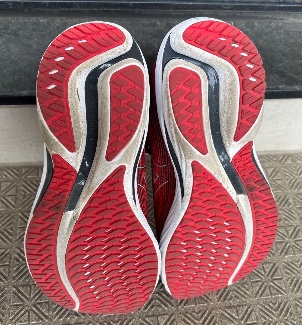 【未使用に近い】ミズノ ウェーブライダー 28 28.0cm SW 4E 箱付き