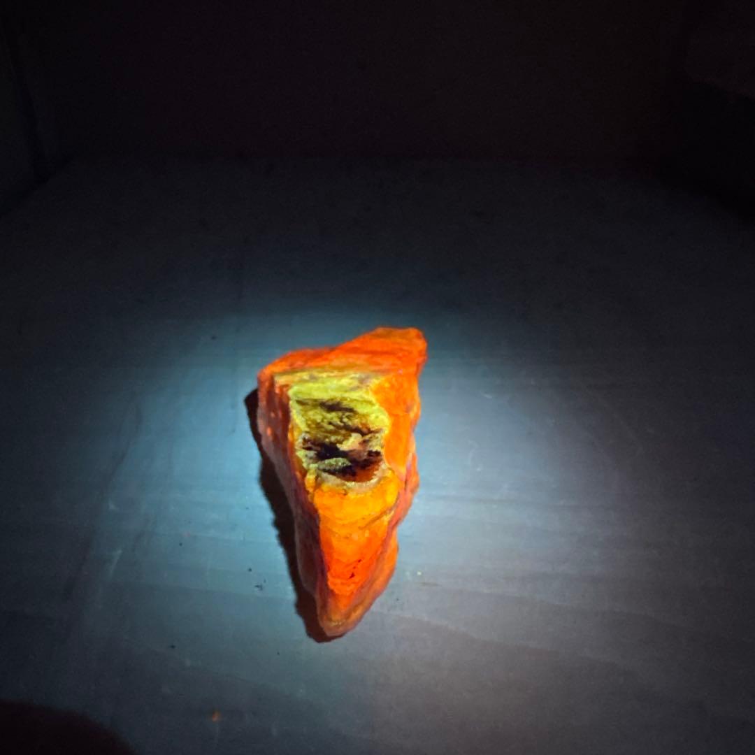 北海道石　然別オパール　蛍光オパール138g