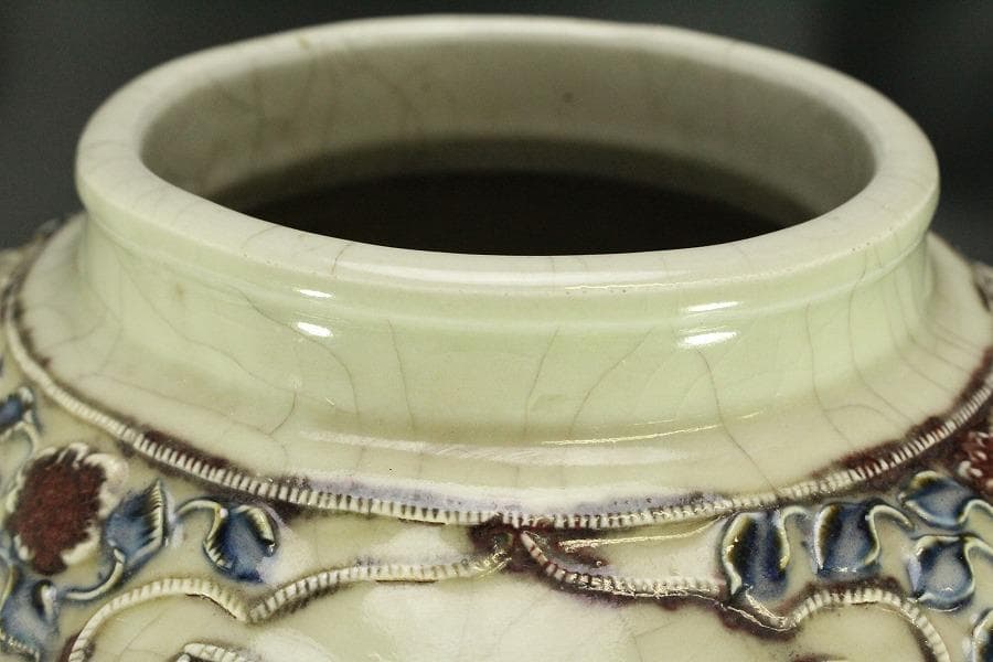 中国美術 纏枝蓮花貼 装飾 壷 高32cm(ZE729)