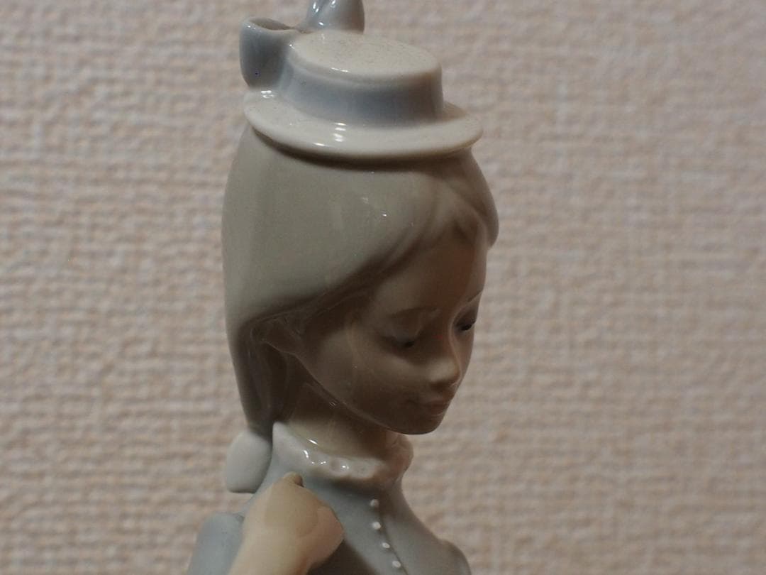 ★LLADRO社　リヤドロ　「仔犬を抱く女性」美品