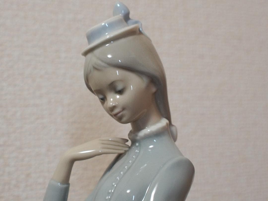 ★LLADRO社　リヤドロ　「仔犬を抱く女性」美品