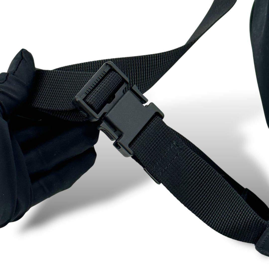 希少 未使用級 モスキーノ ビックロゴ ウエストバッグ ボディバッグ G金具