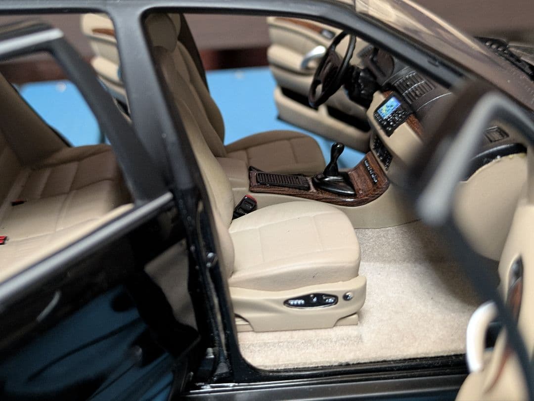 京商  X5 4.4i ミニカー　1:18