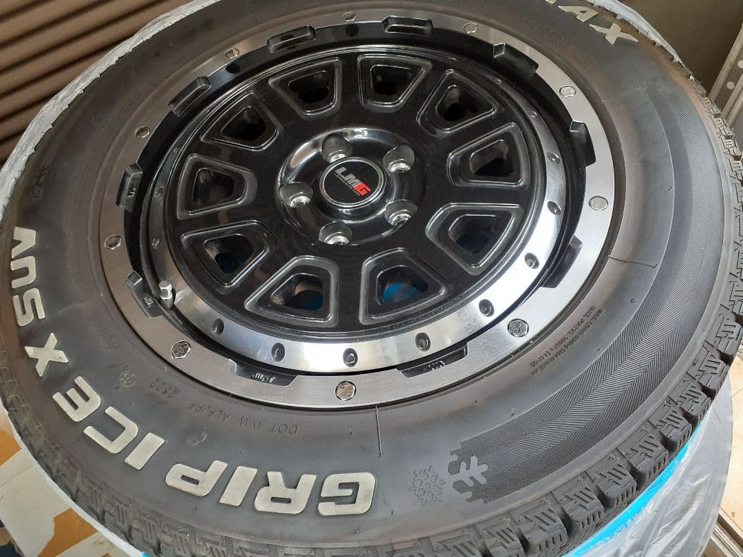 GRIPMAX 17インチ スタッドレスタイヤ・ホイールセット４本　ハリアー