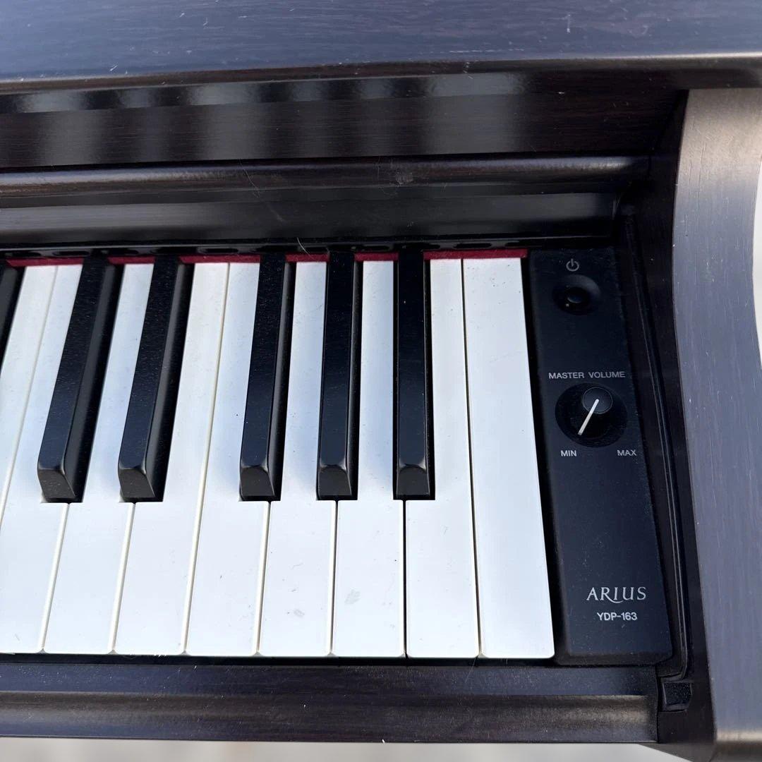 Yamaha 電子ピアノ 黒　椅子付き　美品　2018年式　引取か着払い