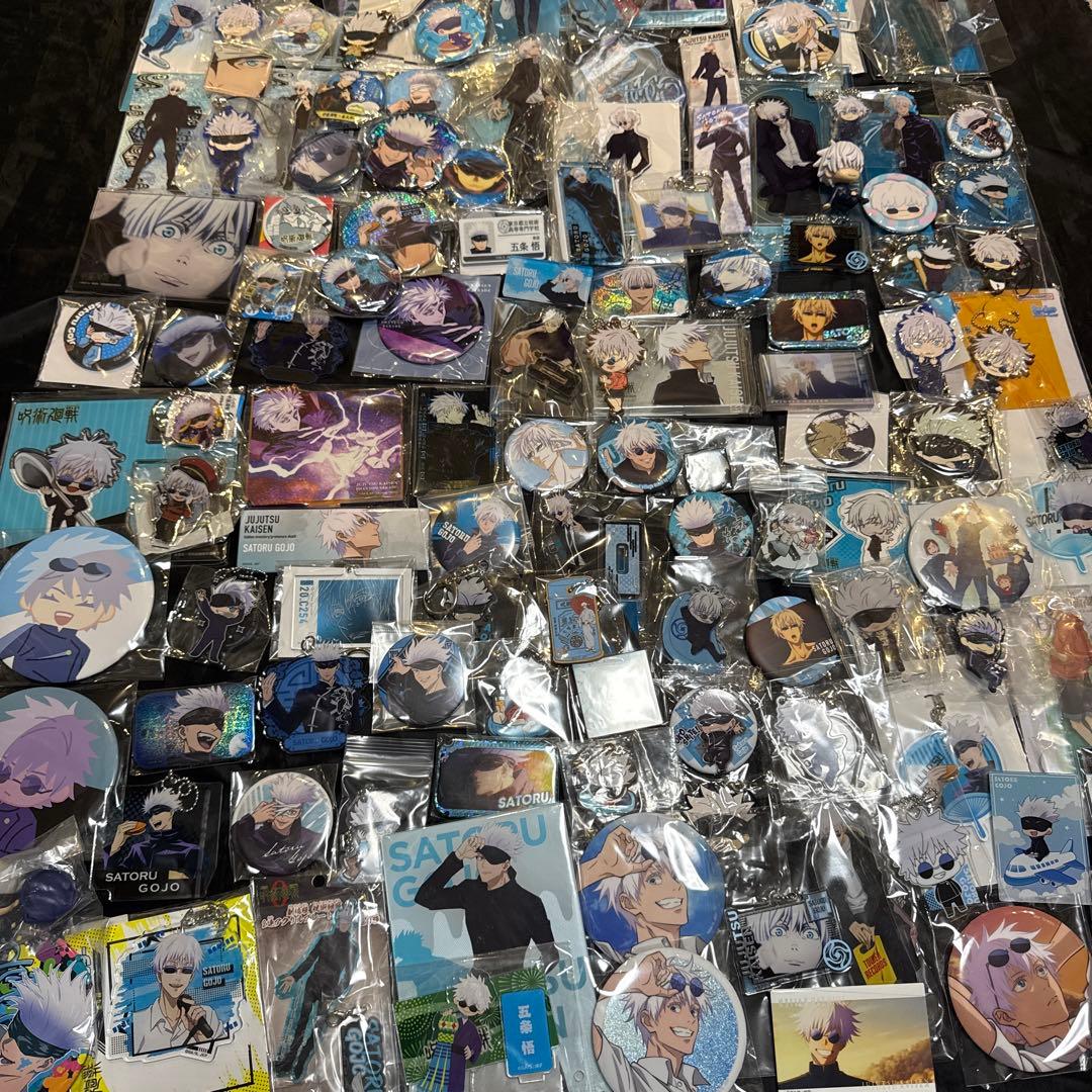 呪術廻戦　五条悟　缶バッジ　ラバスト　アクスタ等　約140点大量まとめ売り