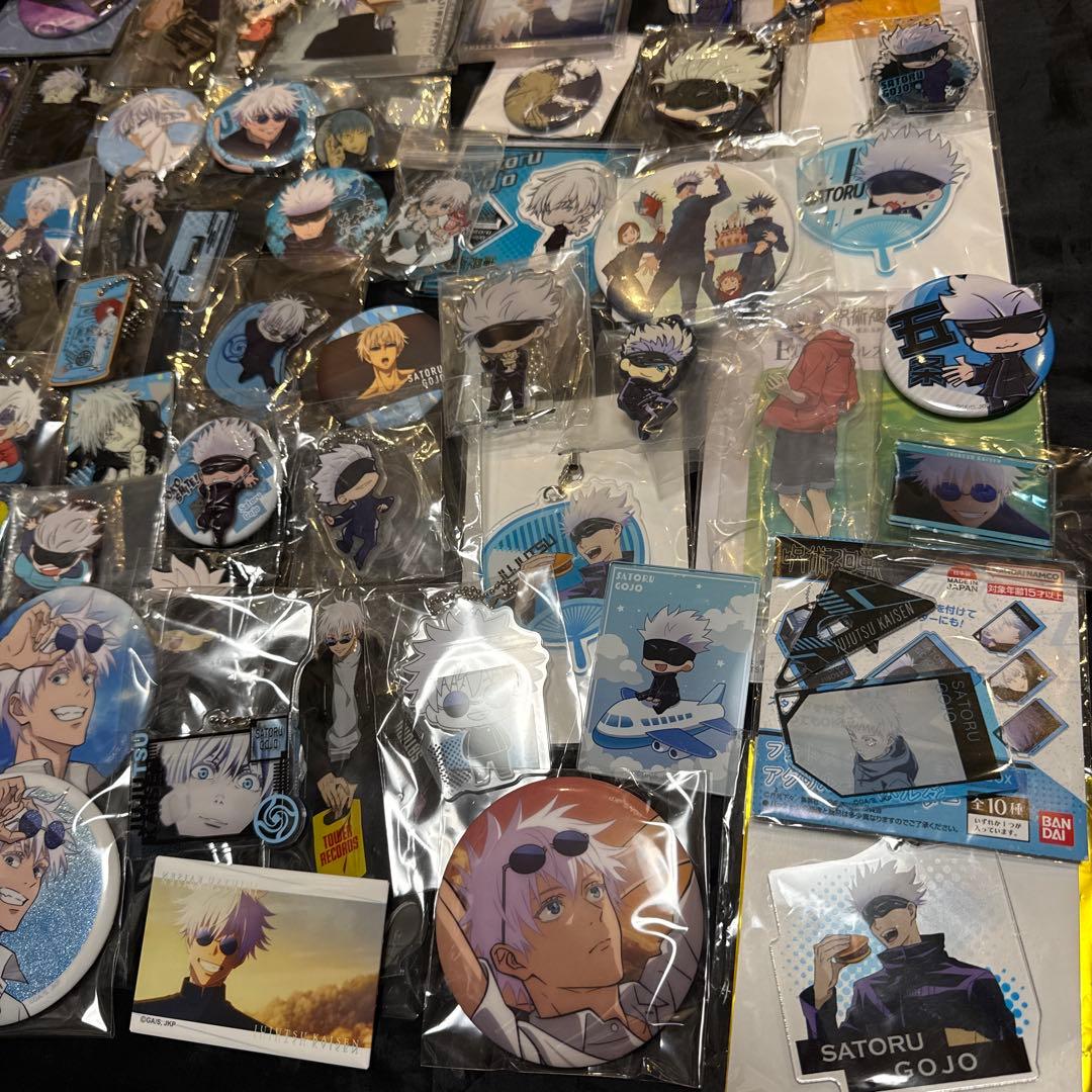 呪術廻戦　五条悟　缶バッジ　ラバスト　アクスタ等　約140点大量まとめ売り