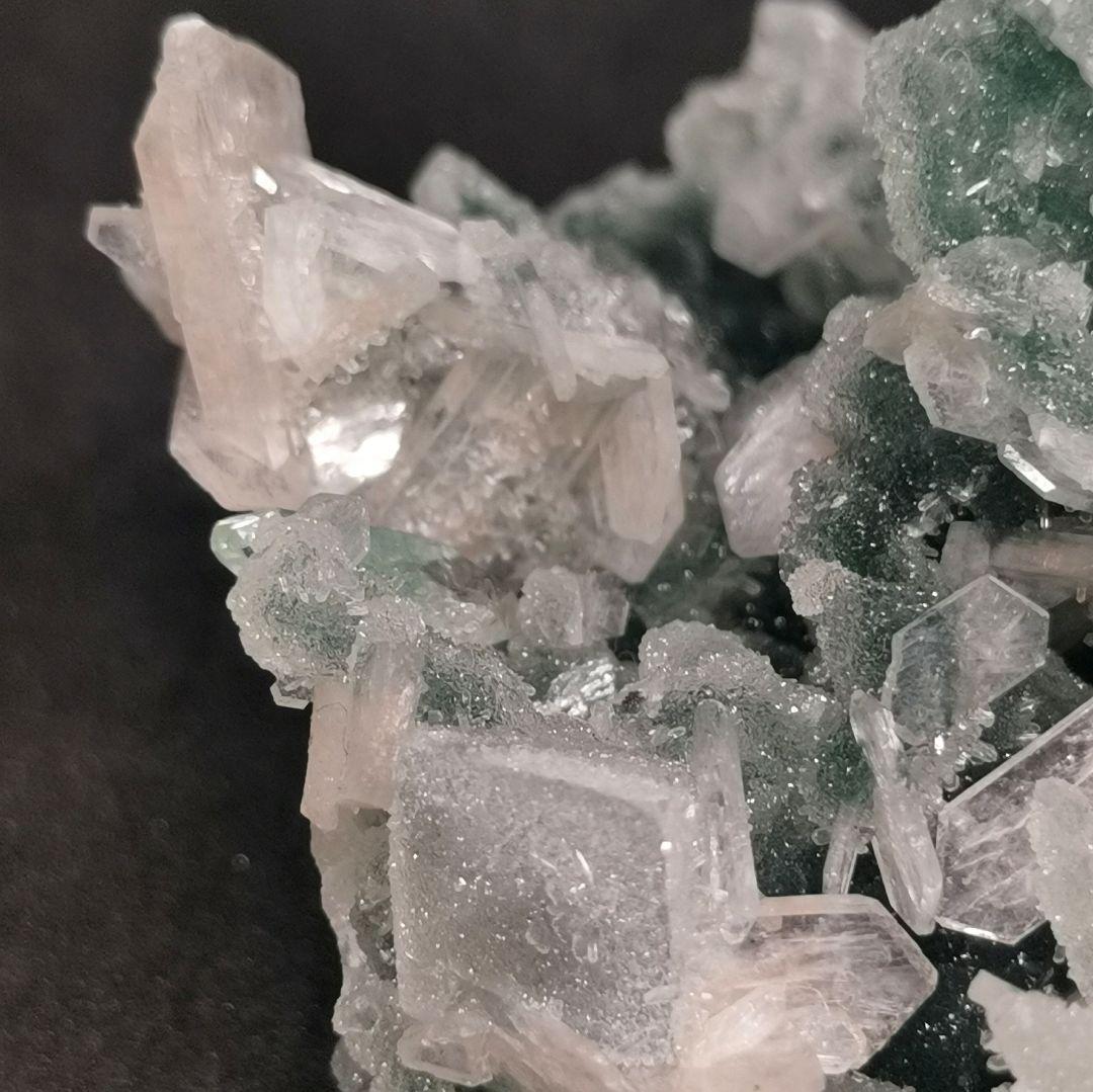 ブラックカルセドニー　ピンクスティルバイト