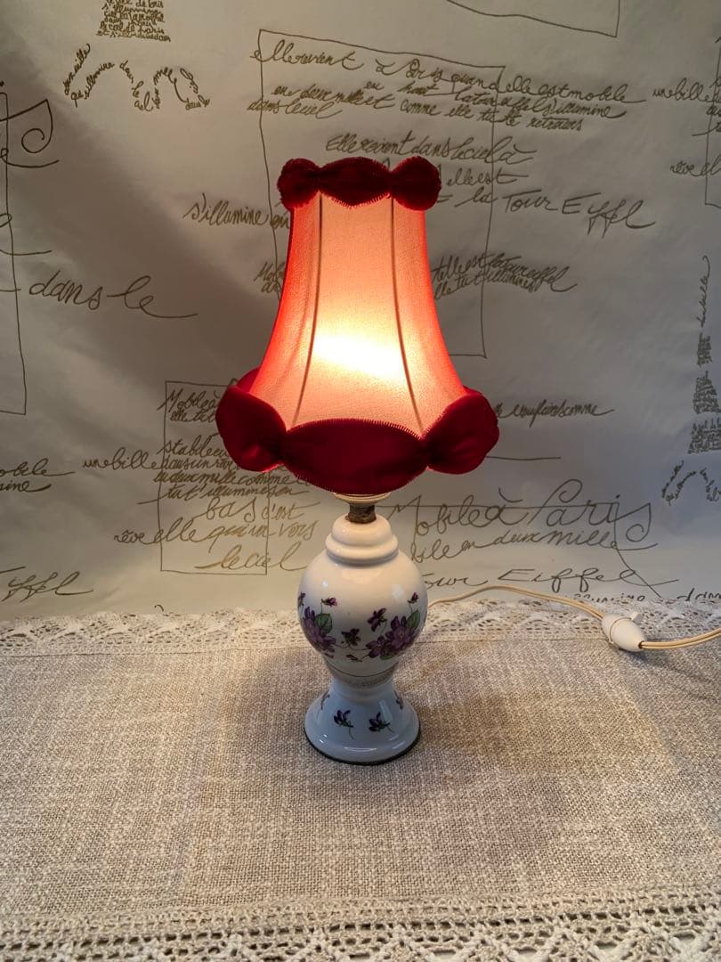 フランス製　アンティーク　スミレ柄の赤いシェードがプードルみたいな可愛いランプ！