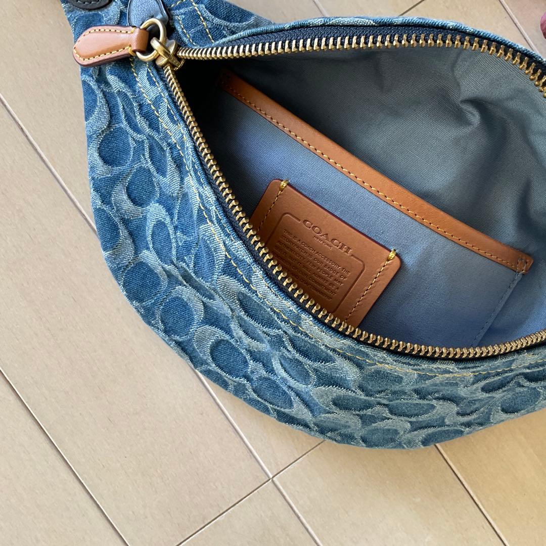 Coach デニムボディバッグ