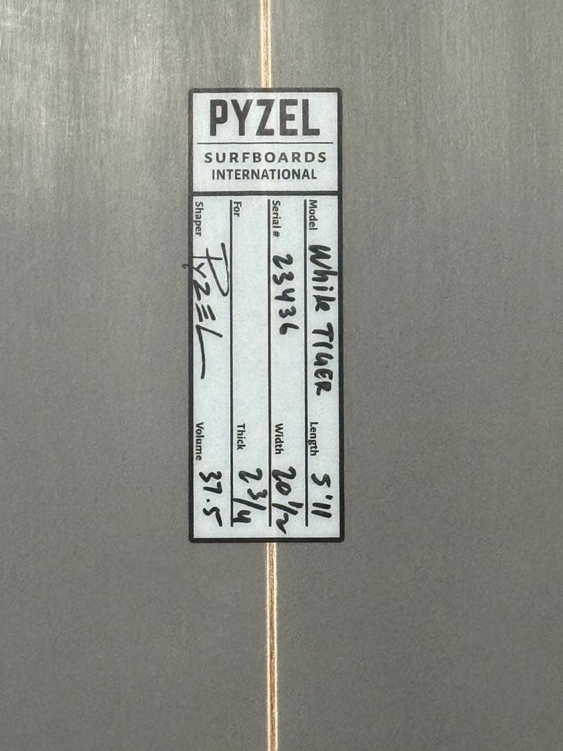 PYZEL WHITE TIGER 5’11” パイゼル　サーフボード