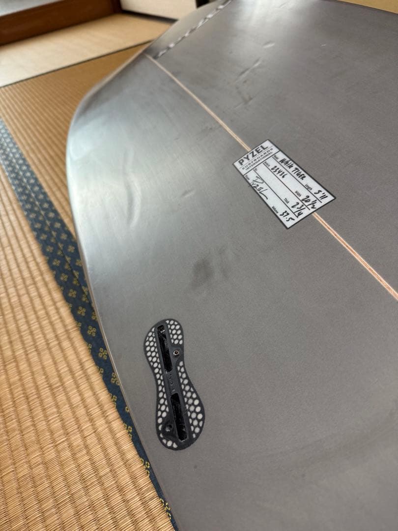 PYZEL WHITE TIGER 5’11” パイゼル　サーフボード