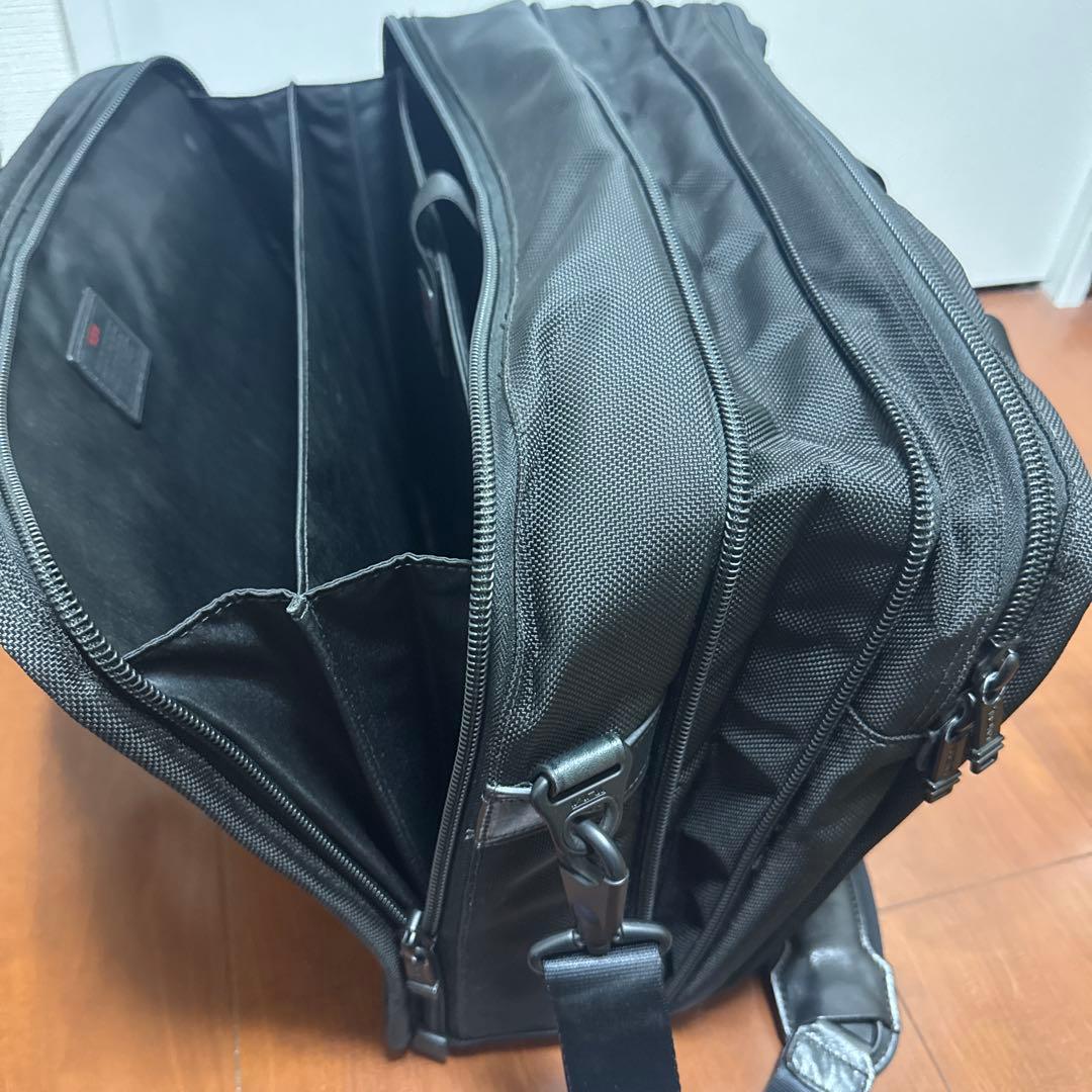 TUMI ビジネスバッグ　拡張式　ビジネスや出張に