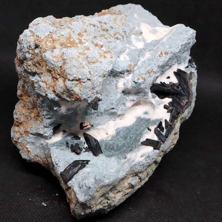 大きい！母岩付き ネプチュナイト 海王石 原石　554g BN155 天然石