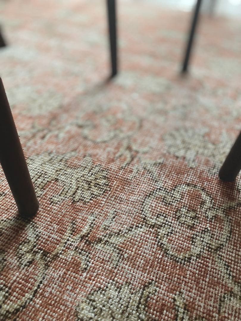 シャビーピーチ紋章柄　ヴィンテージラグ　トルコラグ