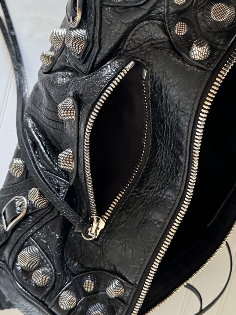 バレンシアガ ルカゴール シリンダーバッグ