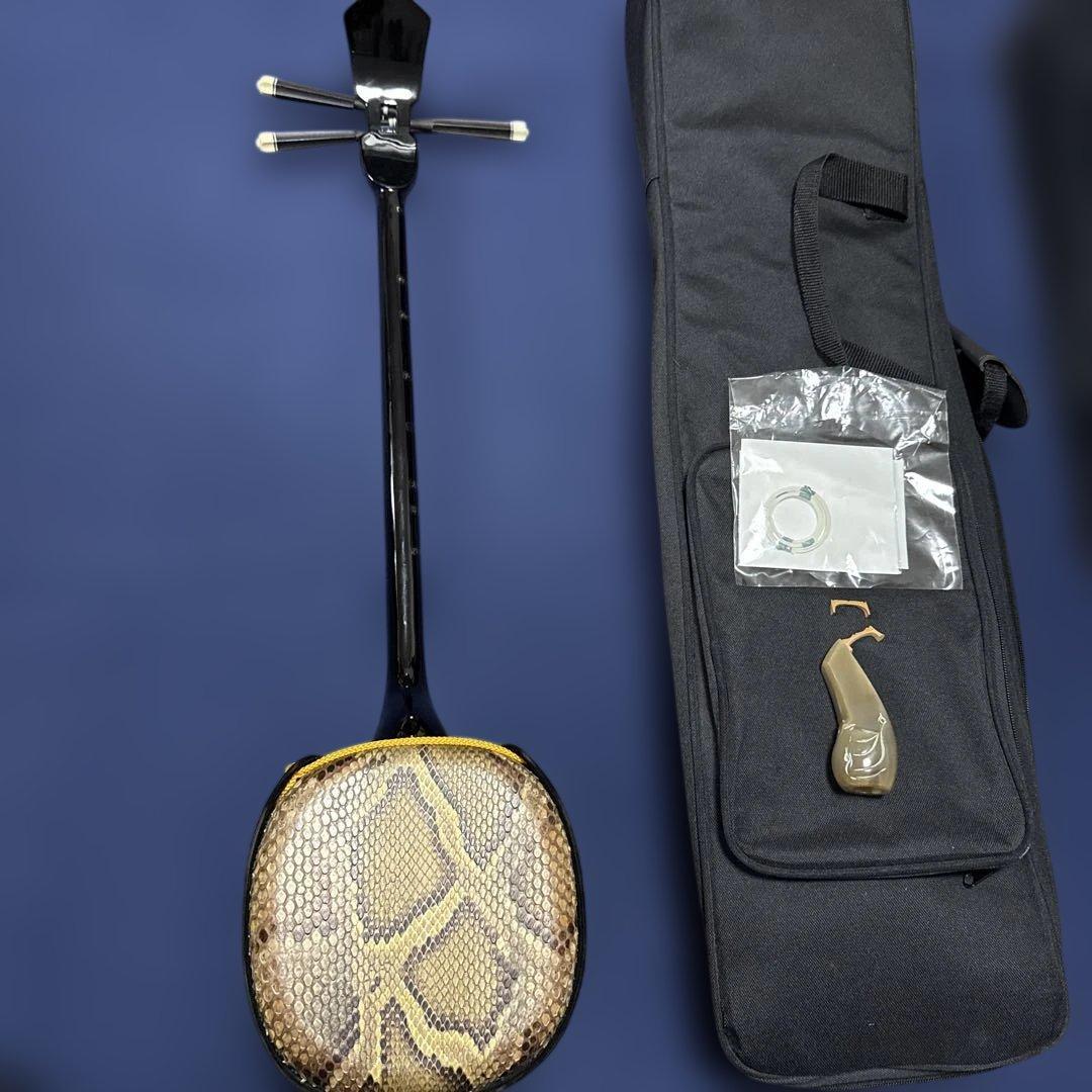 三線 ソフトケース付き（三線はニシキヘビの蛇皮）