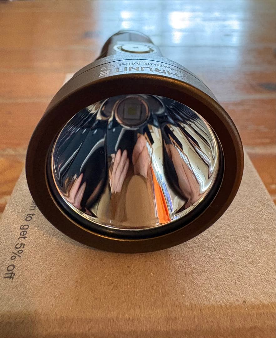 ThruNite Catapult Mini V2 充電式懐中電灯　LEDライト