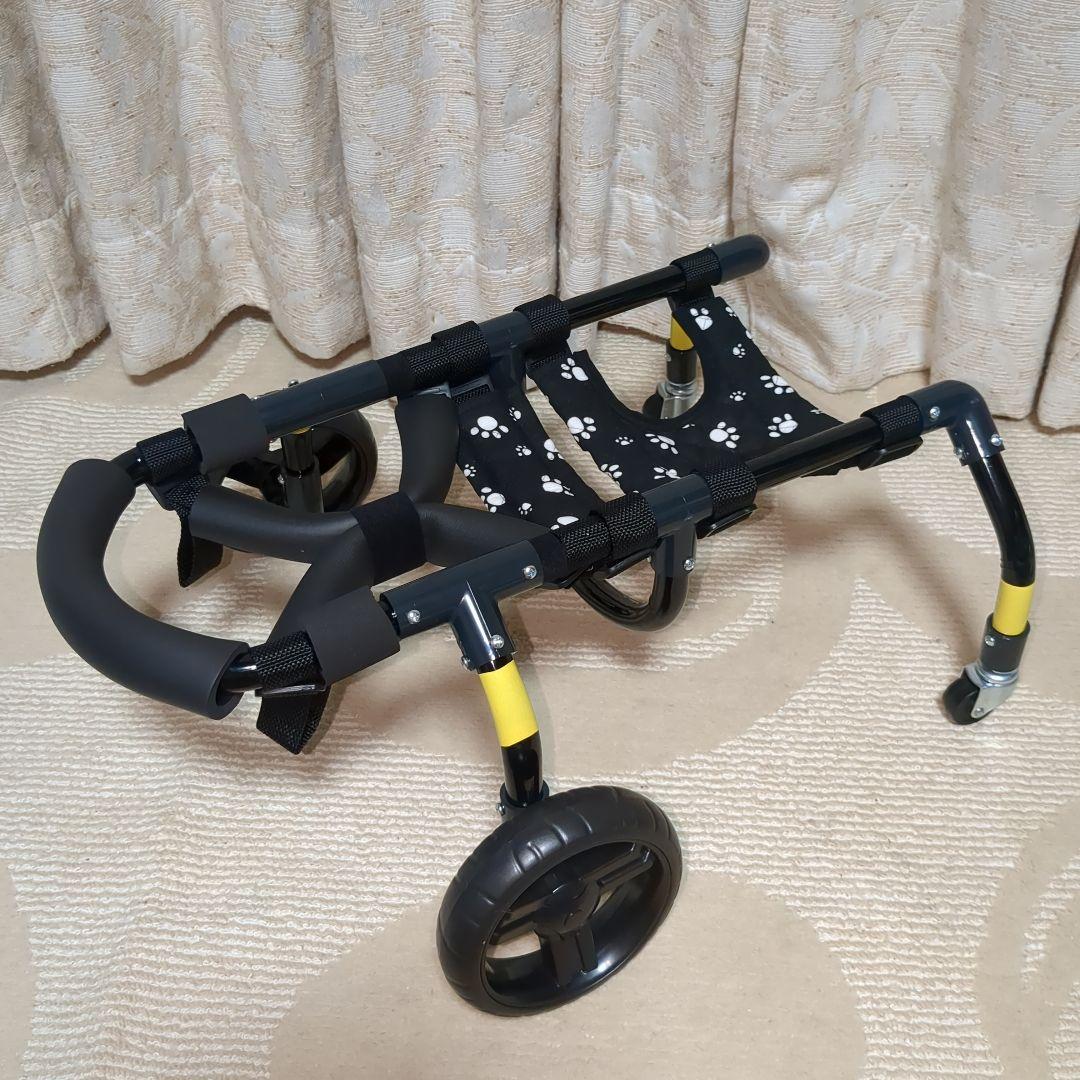 ワンちゃん4輪　リハビリ　食事補助　犬用車椅子　シニア体制維持　犬の歩行器