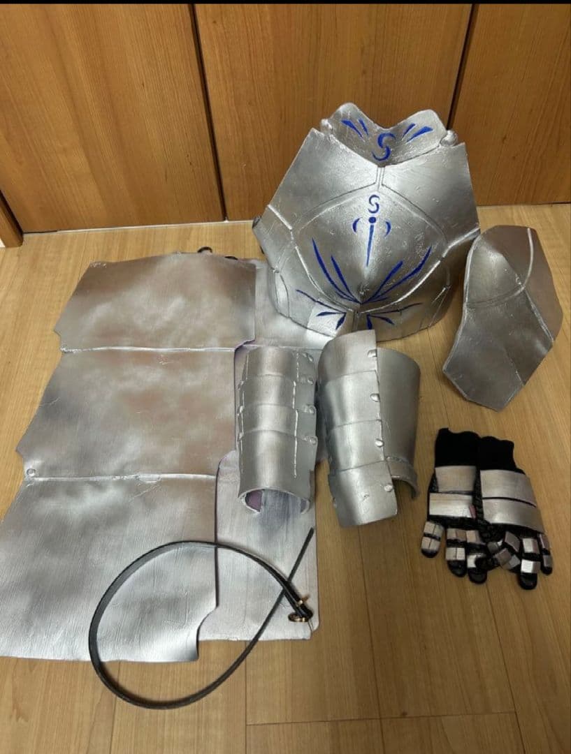Fate アルトリア(剣)セイバー　コスプレ衣装一式　靴　鎧　ウィッグ付き