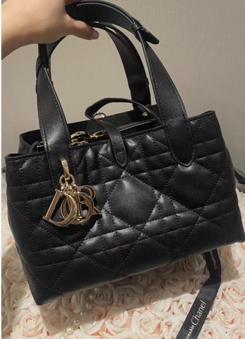 ブラックのキルティングデザイン ブラック ハンドバッグ