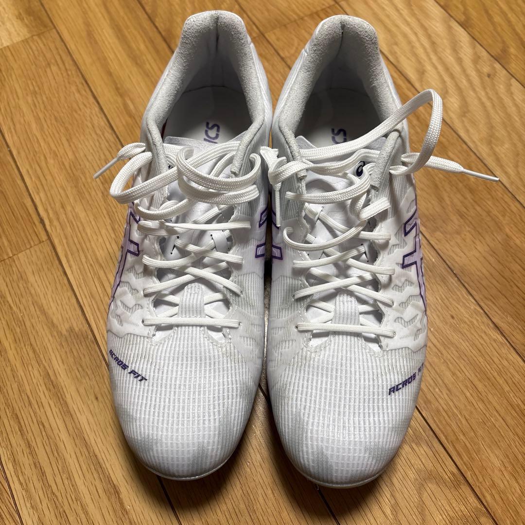 asics アクロス