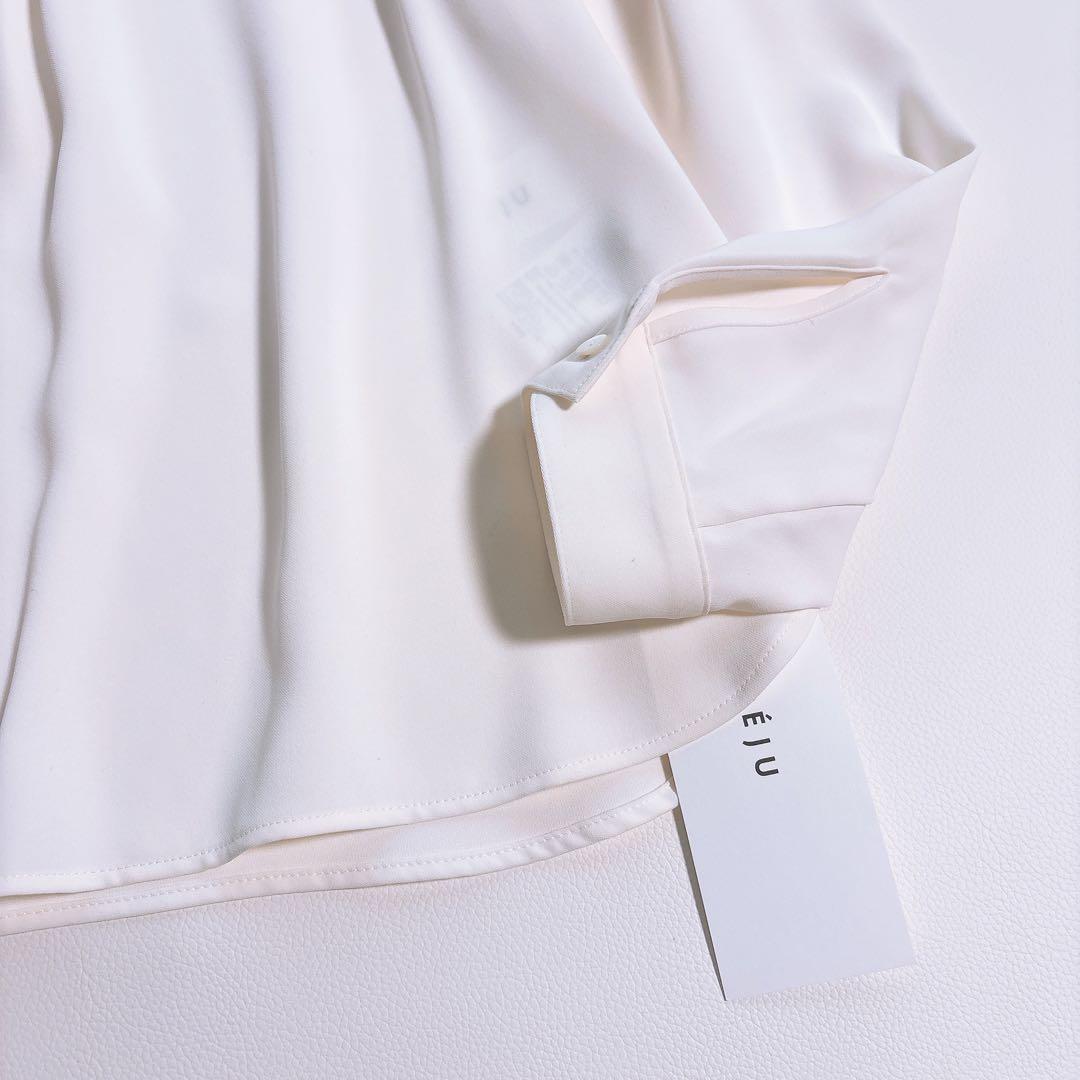 未使用タグ付き SOEJU サテンスタンドタックブラウス ホワイト　白