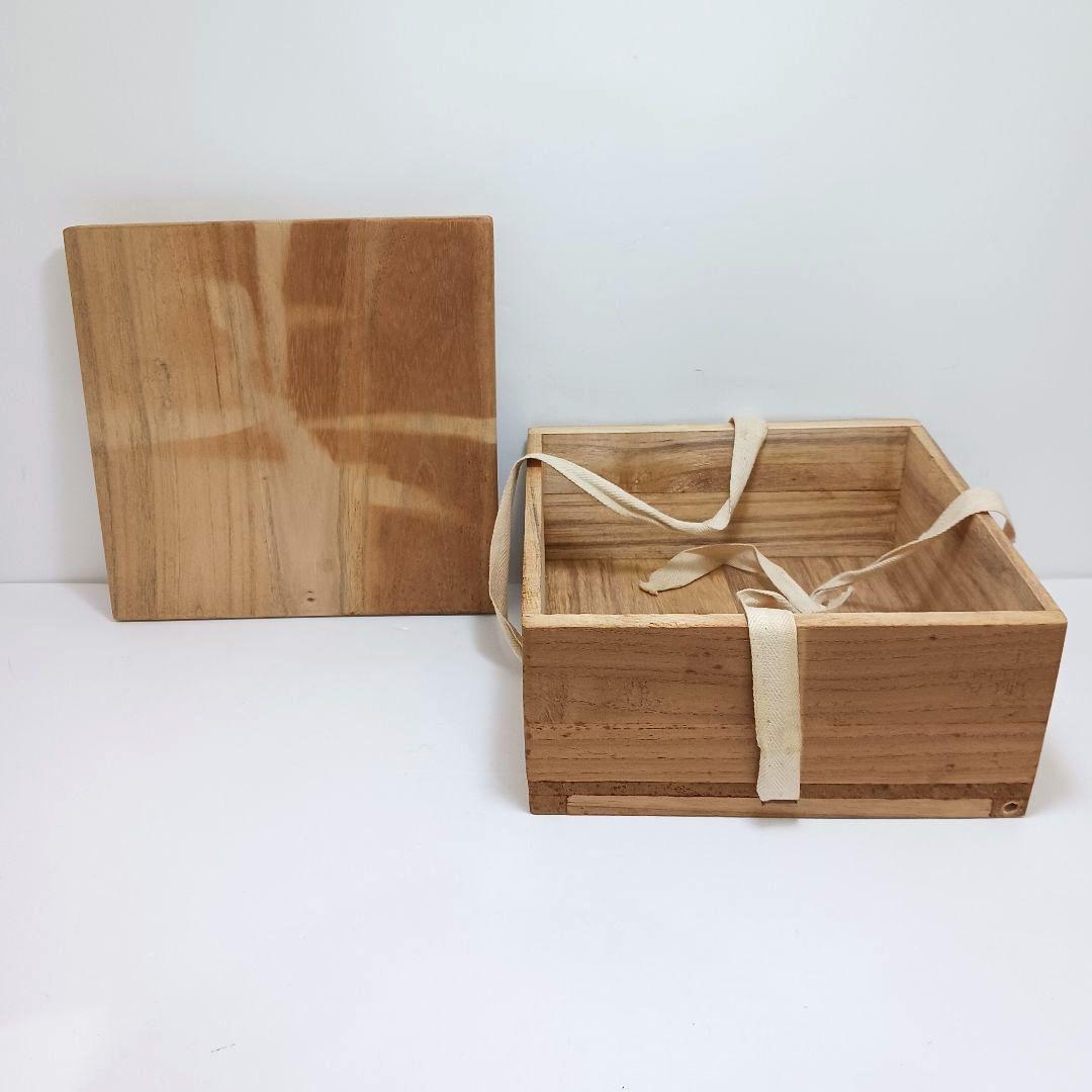 Y3122-94 青磁 雲鶴文 平茶碗 木箱付き