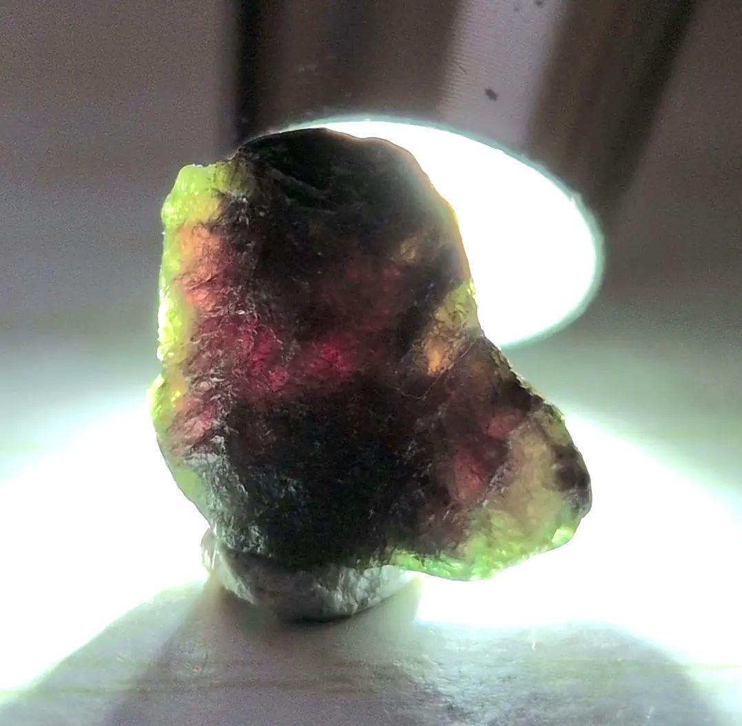 アレキサンドライト　希少宝石鉱物標本