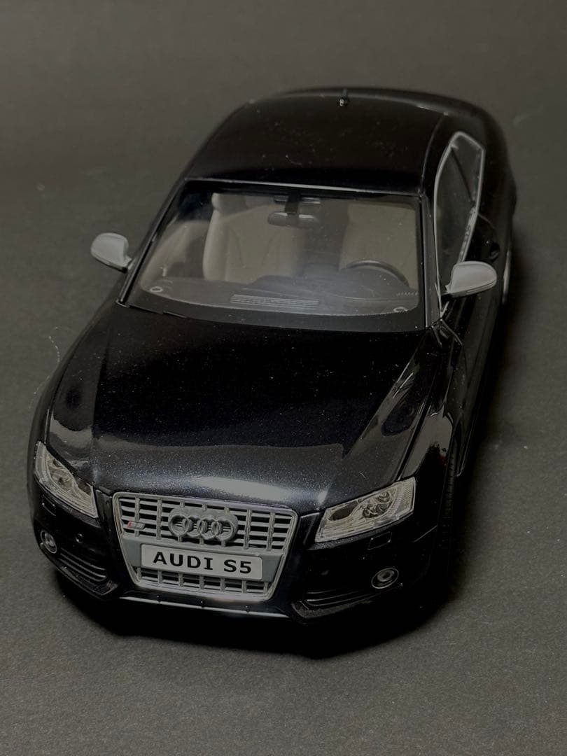AUDI S5 ブラック ミニカー　1/18