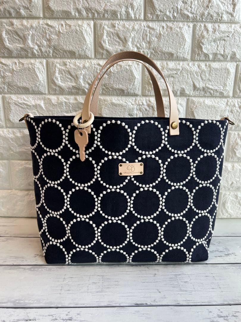 【905】ミナペルホネンタンバリンネイビー　トートバッグ　持ち手ヌメ革製