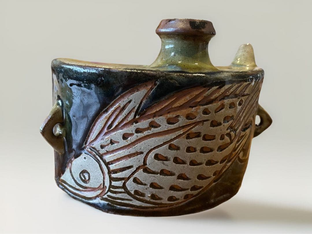 沖縄伝統工芸家　人間国宝　金城次郎作　魚文抱瓶