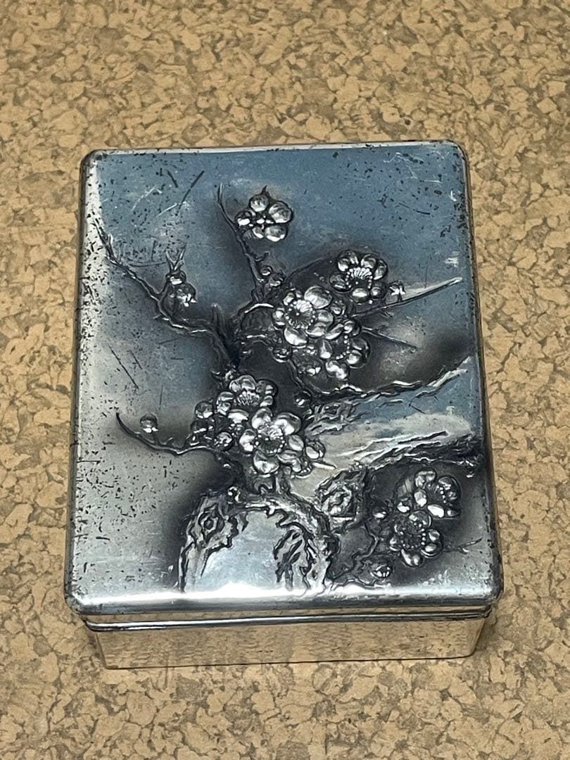 ど*ア様 銀製　花柄装飾　小物入れ　300g