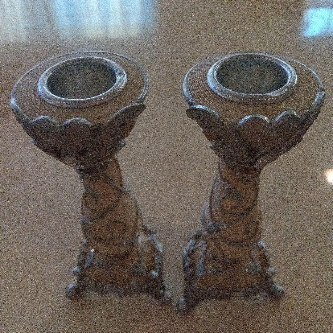 装飾的な金属製キャンドルホルダー2個セット