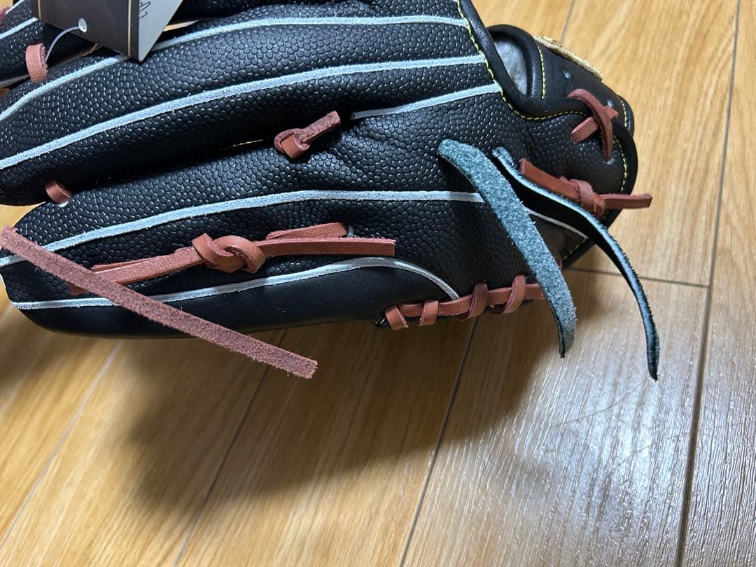 ウィルソン 野球グローブ 硬式・内野手用右投げ【定価　63800円】黒　ブラック