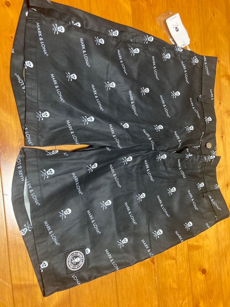 【新品未使用】MARK & LONA ブラックショートパンツ