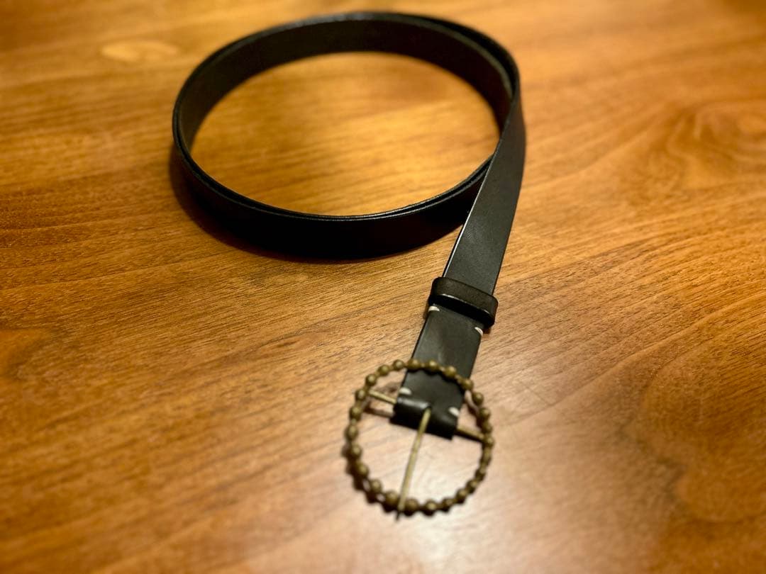 ミナペルホネン タンバリン ベルト minaperhonen 真鍮 ネイビー