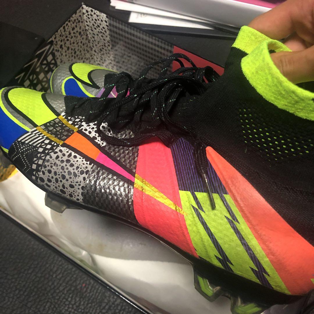 ナイキマーキュリアル　ワットザ　世界3000足限定