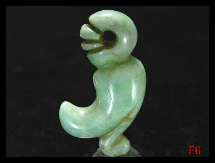 縄文期極希少呪術性がが高い★糸魚川ろうかん硬玉翡翠製★尾付き頭部刻線異状獣形勾玉