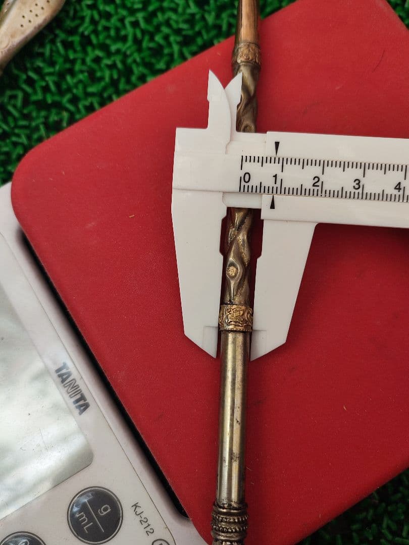 18Kと800の刻印が入ったヴィンテージメタルストロー