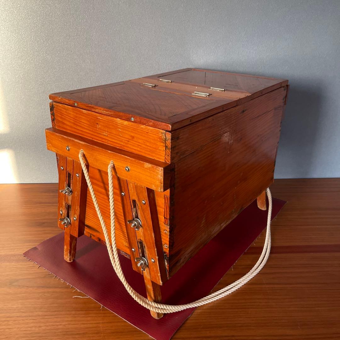 【紀州釣り】　釣り用箱　椅子　2本竿立て付き　木製 蓋付き　クーラーボックス