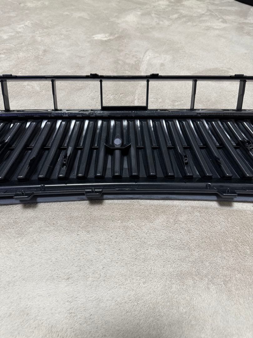 B*d様 60系ハリアー純正フロントグリル53114-48030740新車外し保