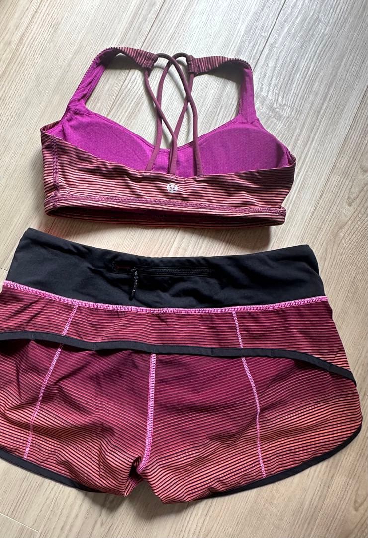 Lululemon スポーツ用ショートパンツ ピンク ブラック ストライプ