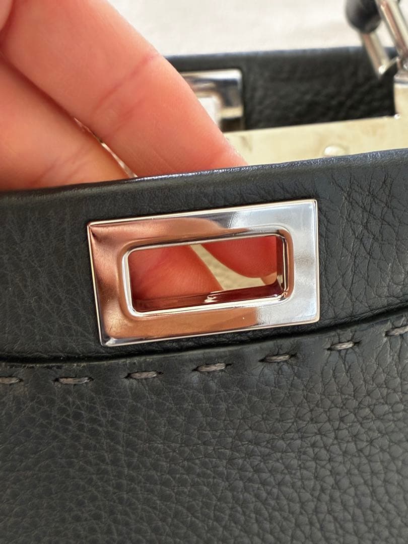 虹！フェンディ ミニ　ピーカブー　セレリア　アスファルトグレー廃盤色