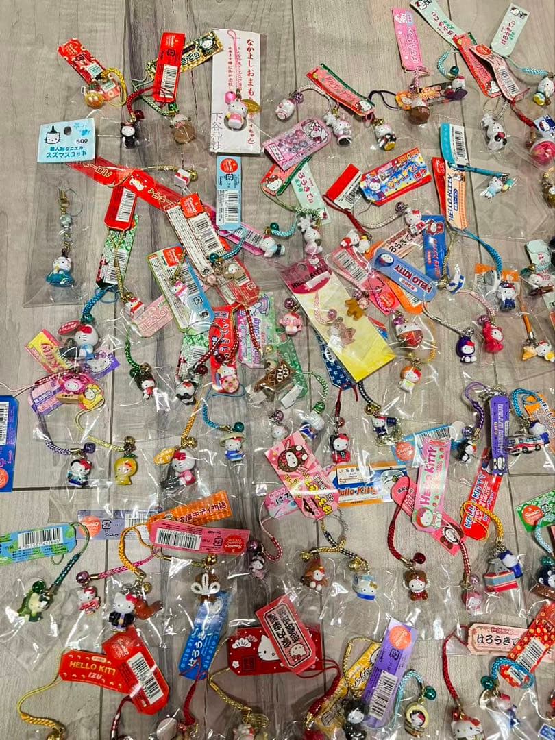 ヒ*マ様 ご当地ハローキティストラップまとめ売 225点