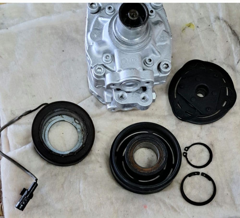 スズキ　ワゴンR パレット エアコンコンプレッサ　95201-58J40