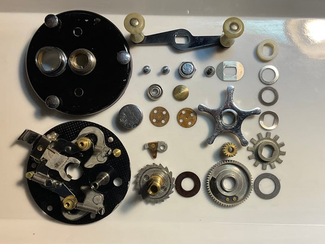 ABU アンバサダー 5000C 4スクリュー メンテ済 フレーム修正済